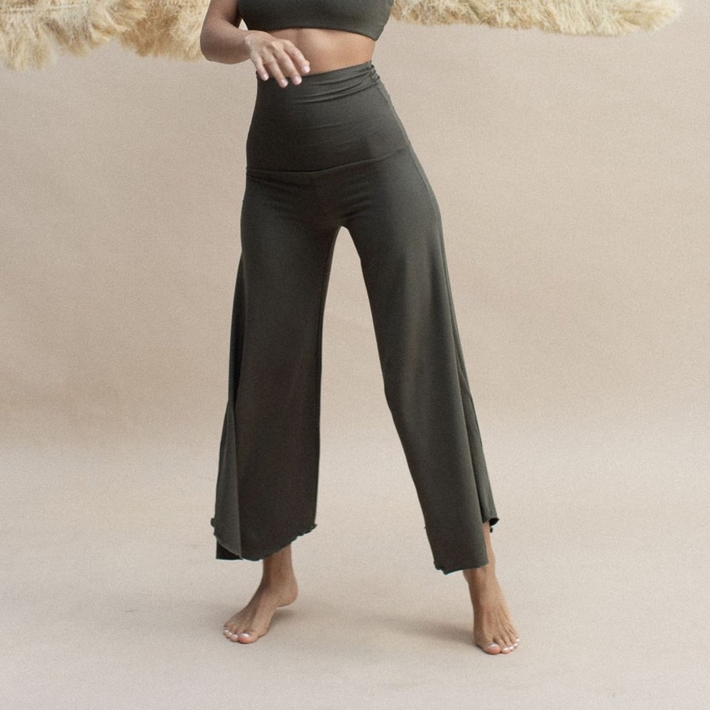 NWOT indigo luna Layla flares in forest